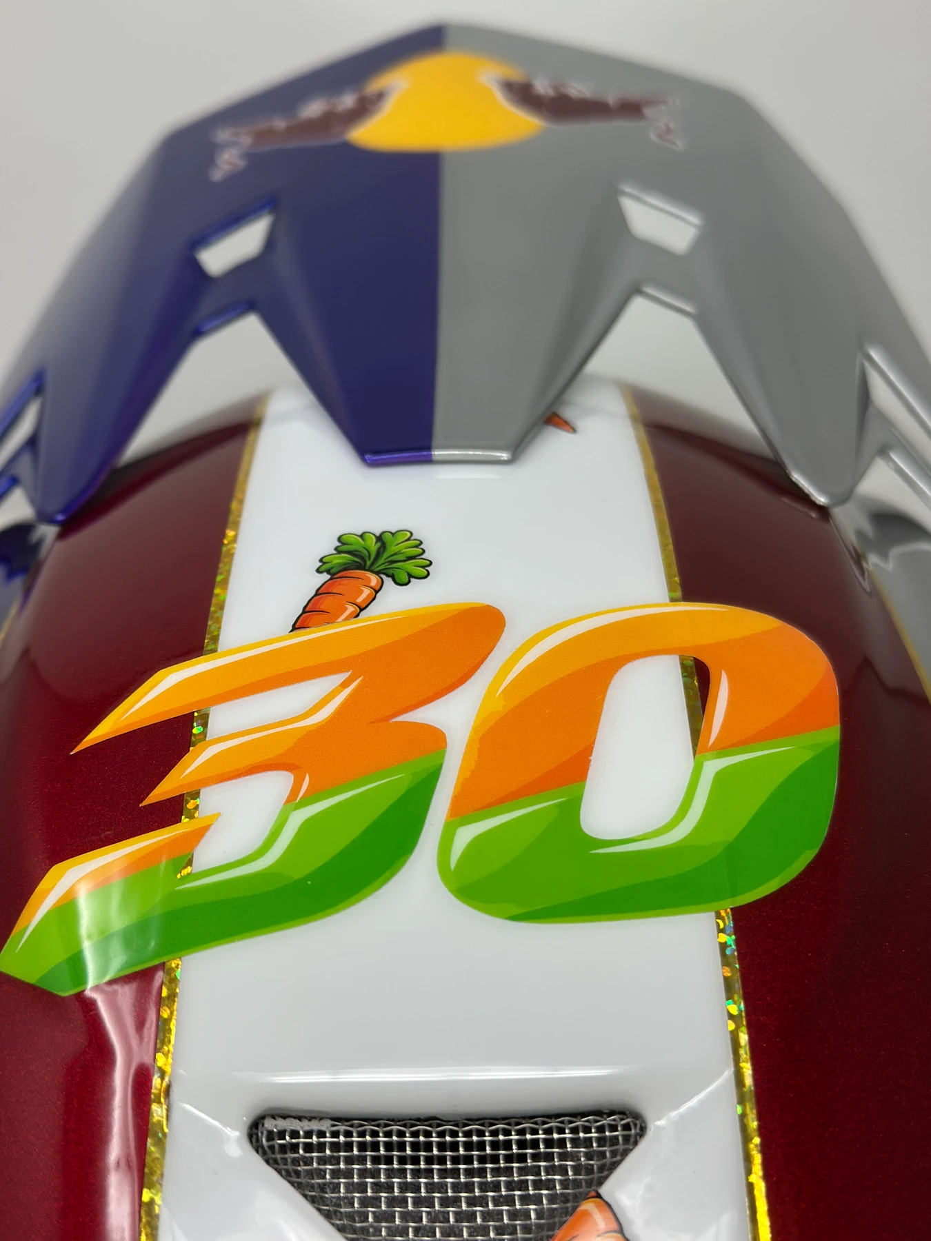 Numéro 30 sur le dessus du casque 6D personnalisé