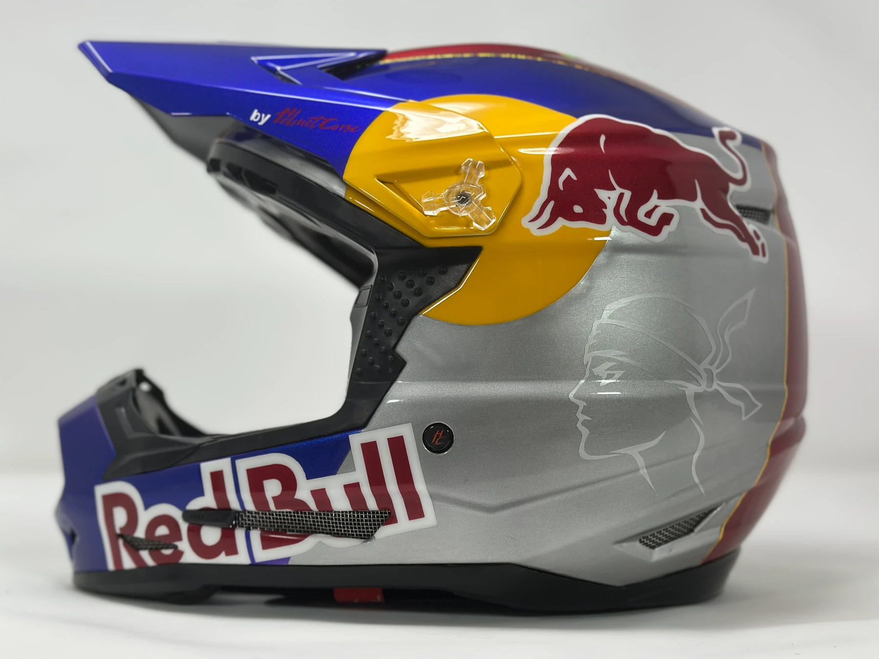 Profil gris platinium et tête de Maure du casque 6D